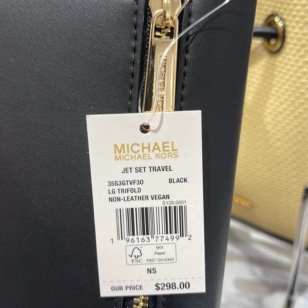 MICHAEL KORS JET SET TRAVEL LADY LARGE TRIFOLD  NON-LEATHER VEGAN WALLET 
BLACK - Picture 8 of 16